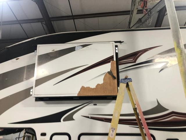 Calibre Marine gallery photo 19: RV sidewall and decal work