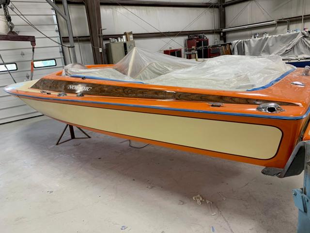 Calibre Marine gallery photo 25: Vintage runabout — custom paint in progress