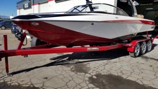 Calibre Marine gallery photo 35: Wake boat on the trailer, ready for the water